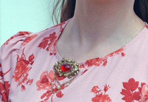 Fashion influencer wearing summer outfit and brooch