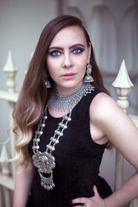 Jewellery blogger in silver jewellery