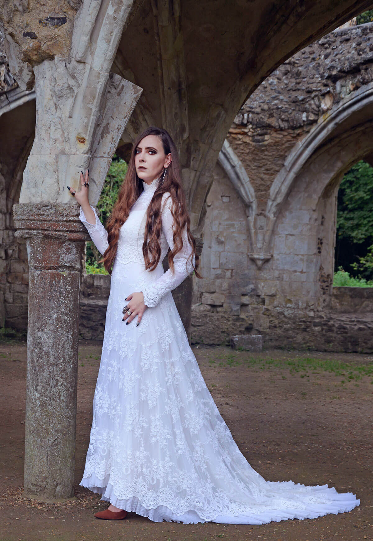 Jewellery Influencer in Silver Jewelery Gothic Ghost Look
