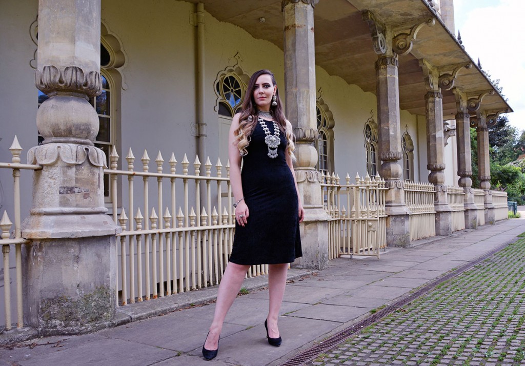 Jewellery blogger in silver jewellery