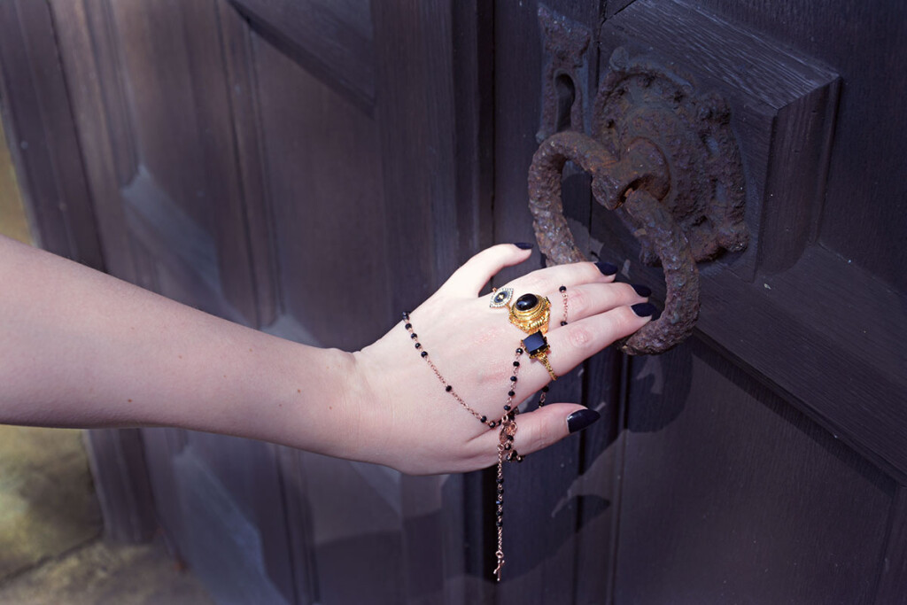 Jewellery Influencer - Mourning Jewellery