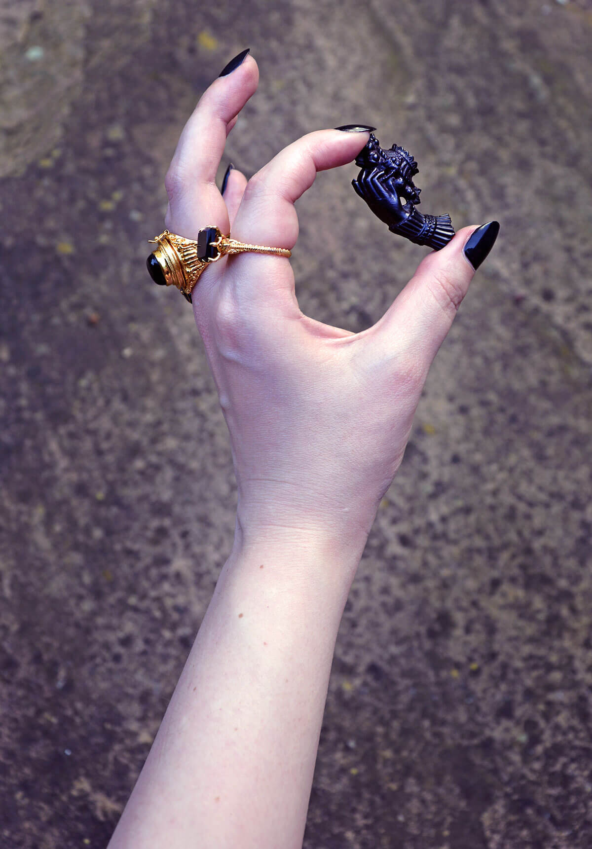 Jewellery Influencer - Mourning Jewellery 