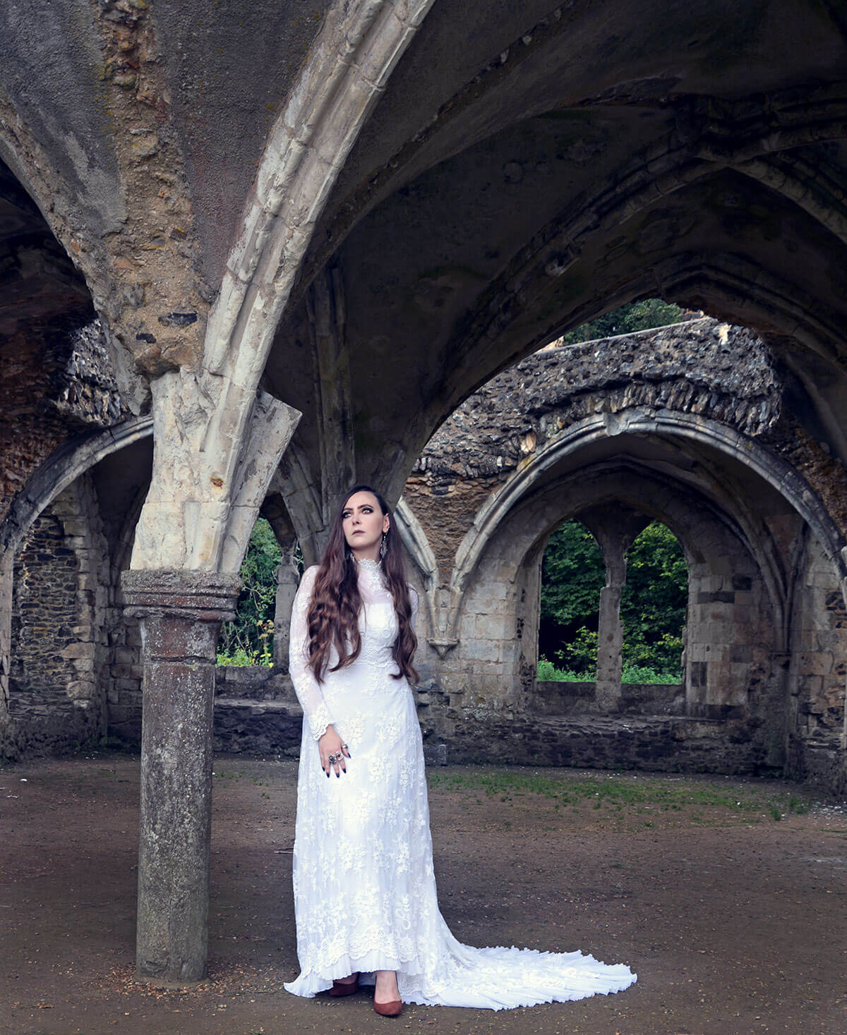 Jewellery Influencer in Silver Jewelery Gothic Ghost Look