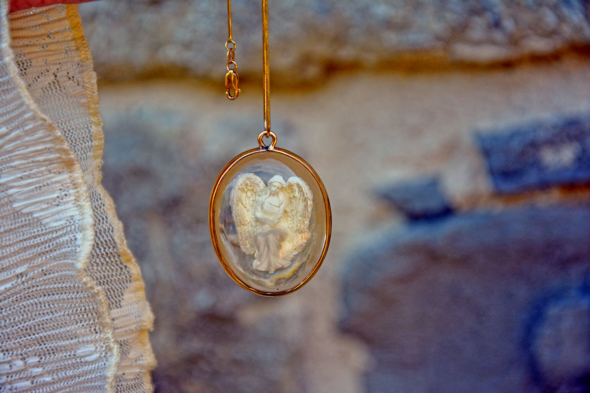 Symbols-of-the-Afterlife-in-Antique-Jewellery - Angel Cameo