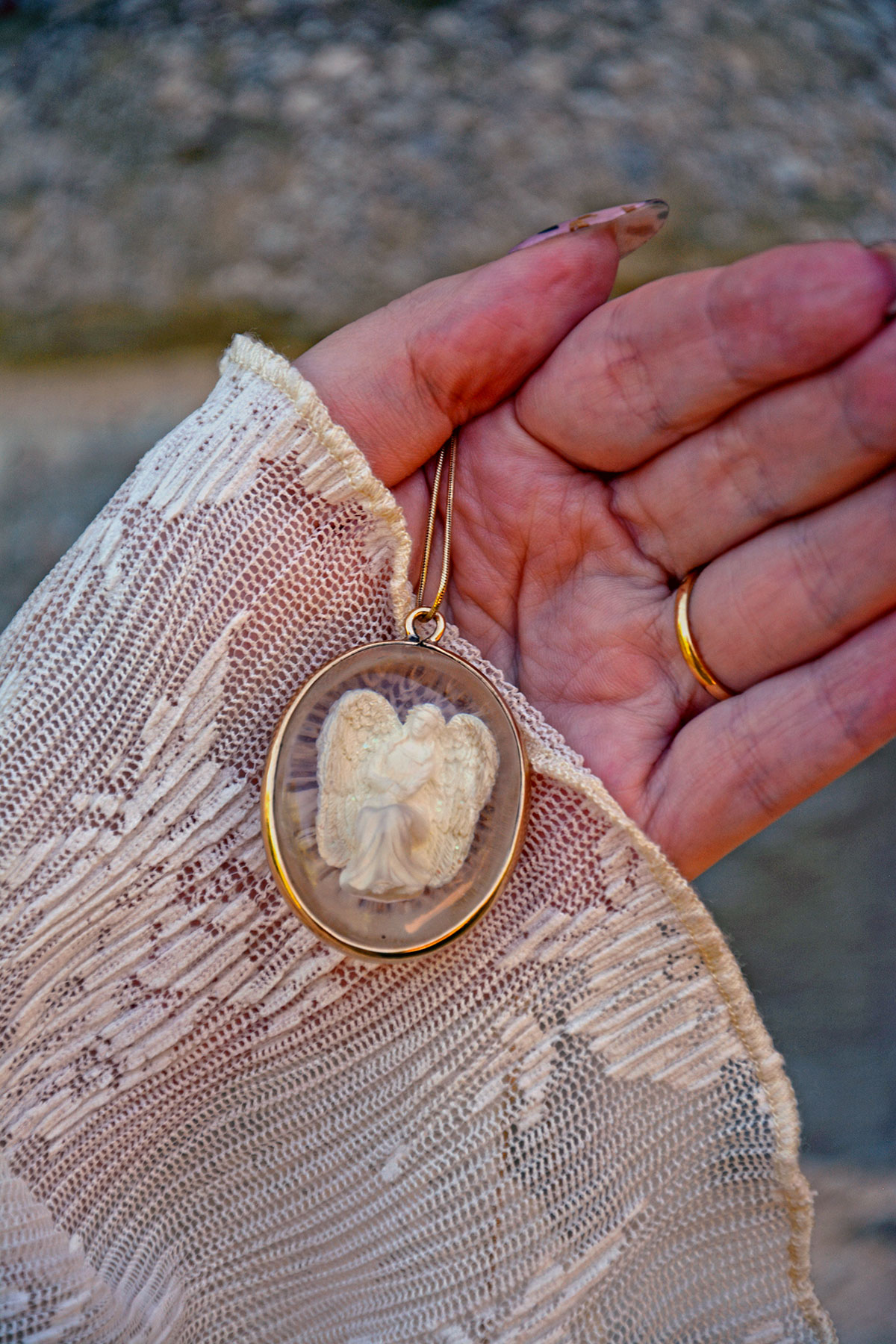 Symbols-of-the-Afterlife-in-Antique-Jewellery - Angel Cameo