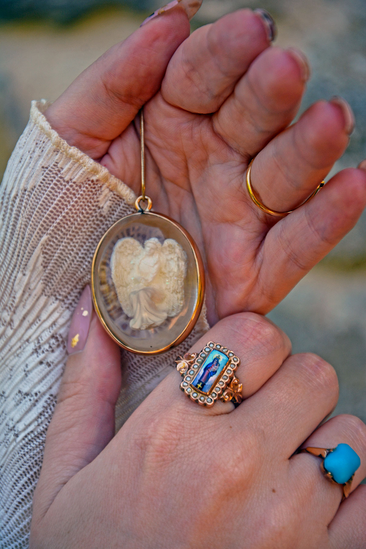 Symbols-of-the-Afterlife-in-Antique-Jewellery - Angel Cameo