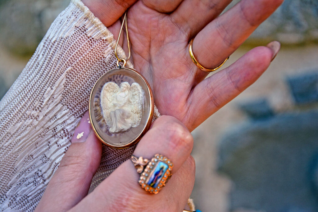 Symbols-of-the-Afterlife-in-Antique-Jewellery - Angel Cameo