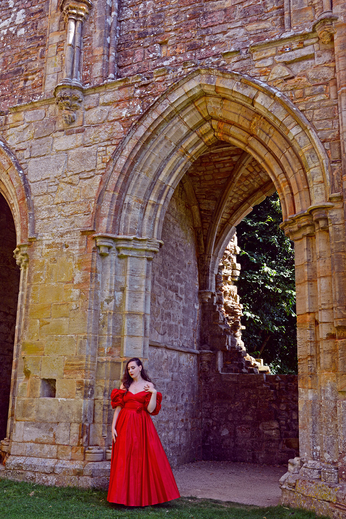Vampire Jewellery History Vampire Teeth Pendant with Rubies - Full Look in Ruined Abbey