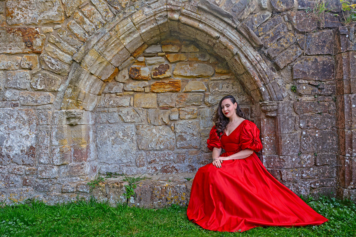 Vampire Jewellery History Vampire Teeth Pendant with Rubies - Full Look in Ruined Abbey